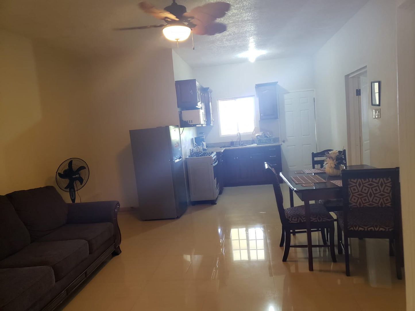 LARGE ONE BEDROOM $100USD / 14,000JMD